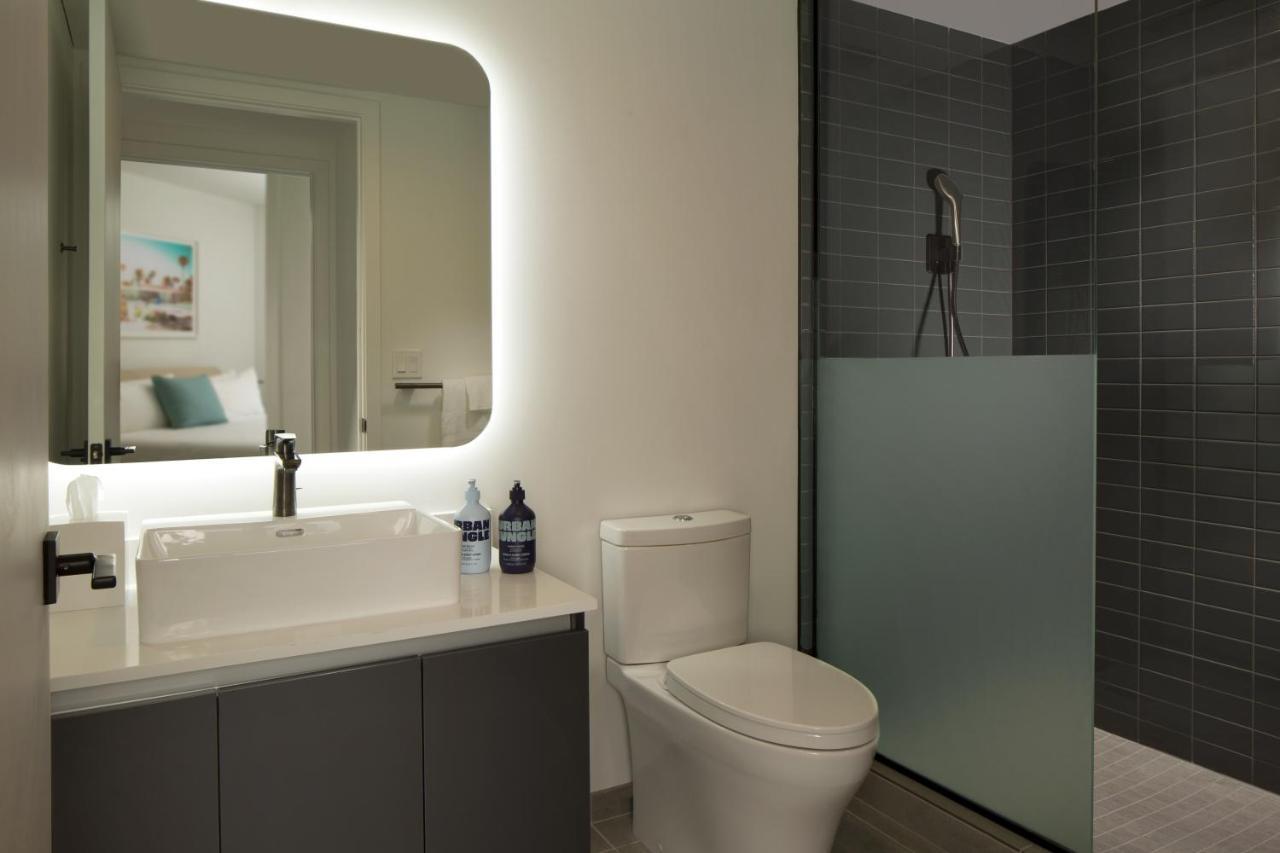 Yotel 4*