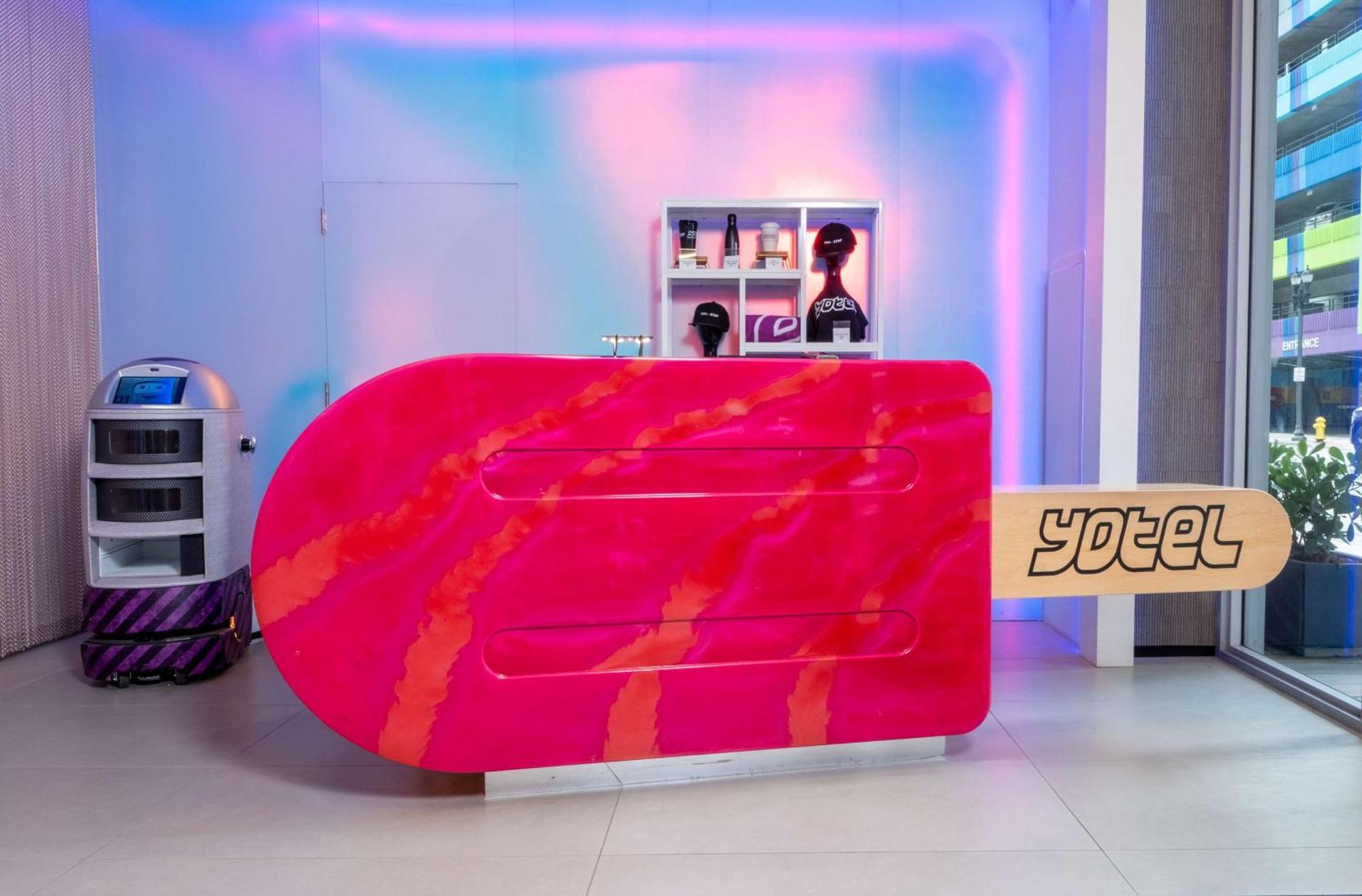 Yotel 4*